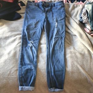 hollister ripped skinny jeans